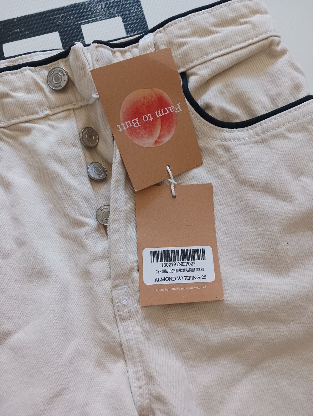 NWT Reformation Cynthia High H8gh Rise Straight Almond Jeans Size 25 - Picture 4 of 7